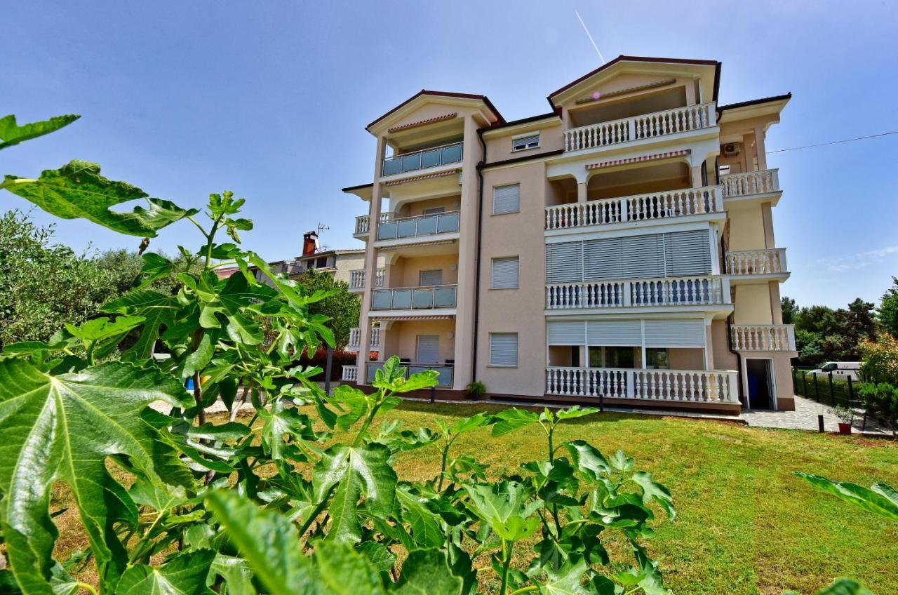 Apartments Elin Sofia Porec Exterior photo