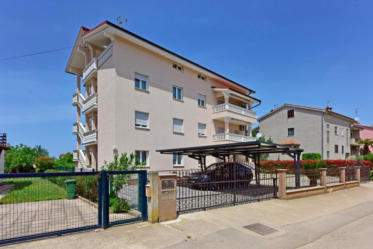 Apartments Elin Sofia Porec Exterior photo