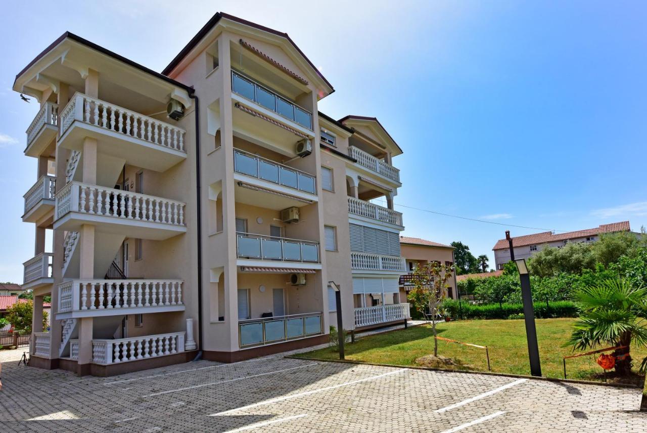 Apartments Elin Sofia Porec Exterior photo