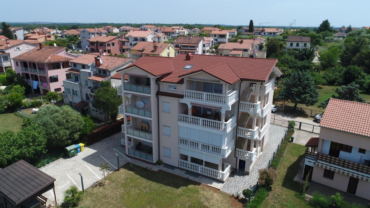 Apartments Elin Sofia Porec Exterior photo